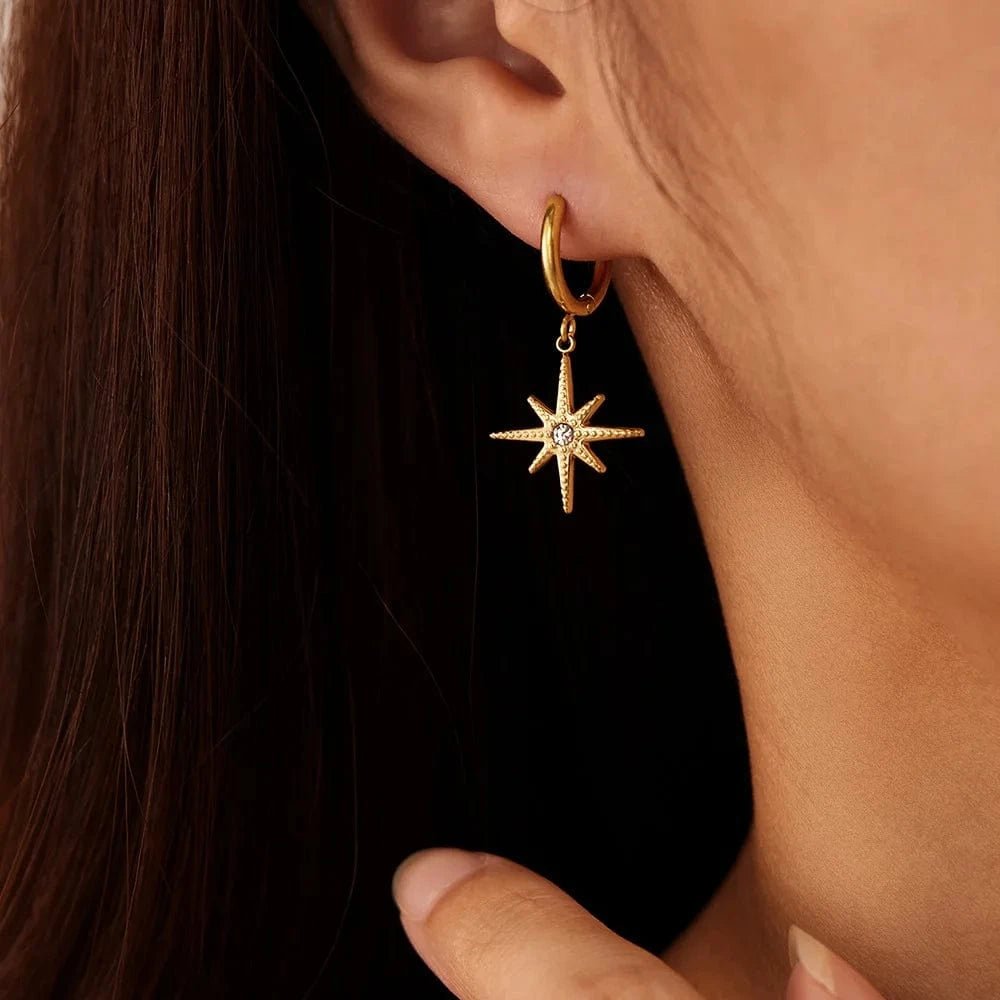 18K Forgyldte Vandfaste Creoler – Med Stjerne Vedhæng & Zirkonia (1 par) - Uniq Perler - 116078