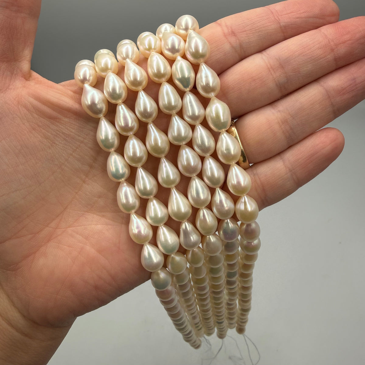 Freshwater pearls – Rice/Drop-shaped, Grade AA (8x9mm)
