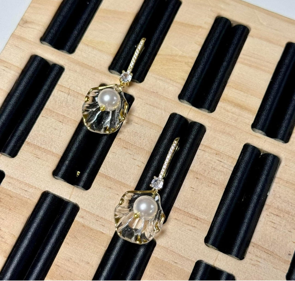 Akryl Blade Med Gylden Kant, 20x17mm, (20 stk) - Uniq Perler - 111711