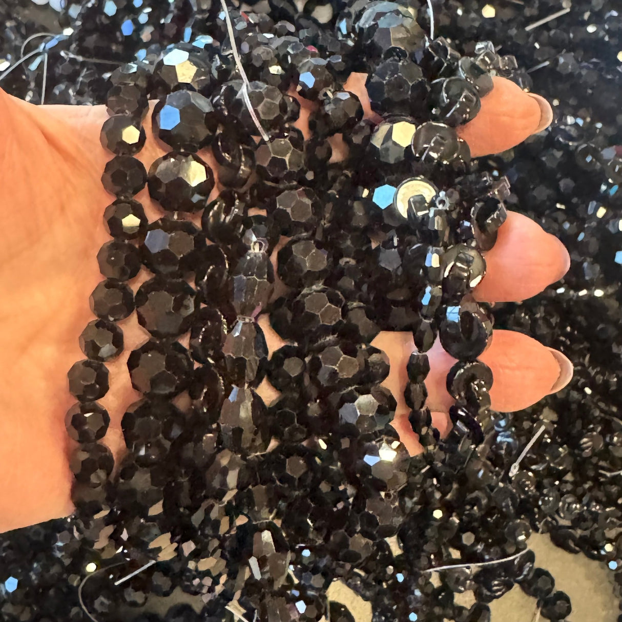 Auktion AG.....Mix af Sorte Glas Perler – Rund & Facetteret (4–12mm) - Uniq Perler - 3568912