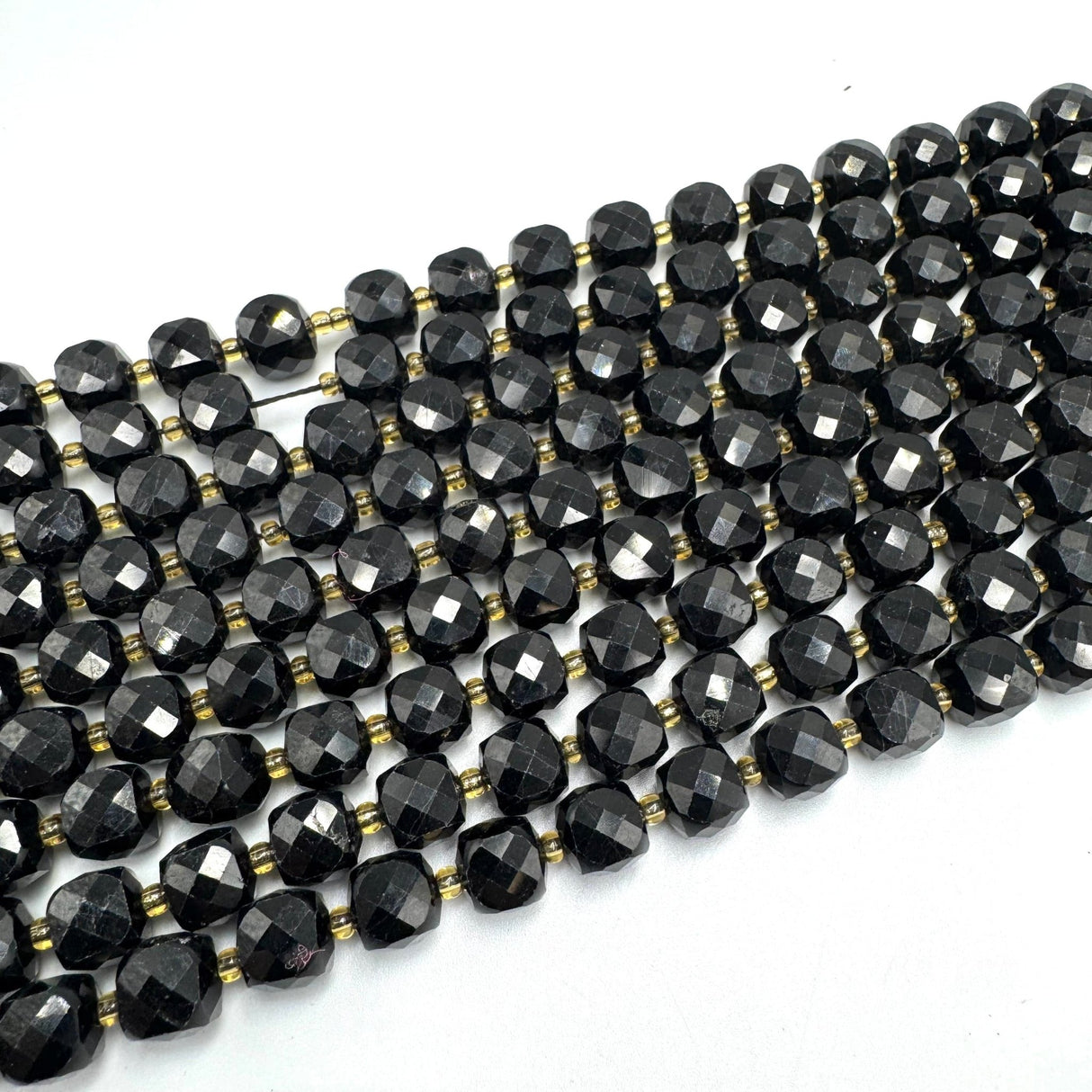 Auktion L......Sort Turmalin – Kubeformet Natursten (8 mm) - Uniq Perler - 889123