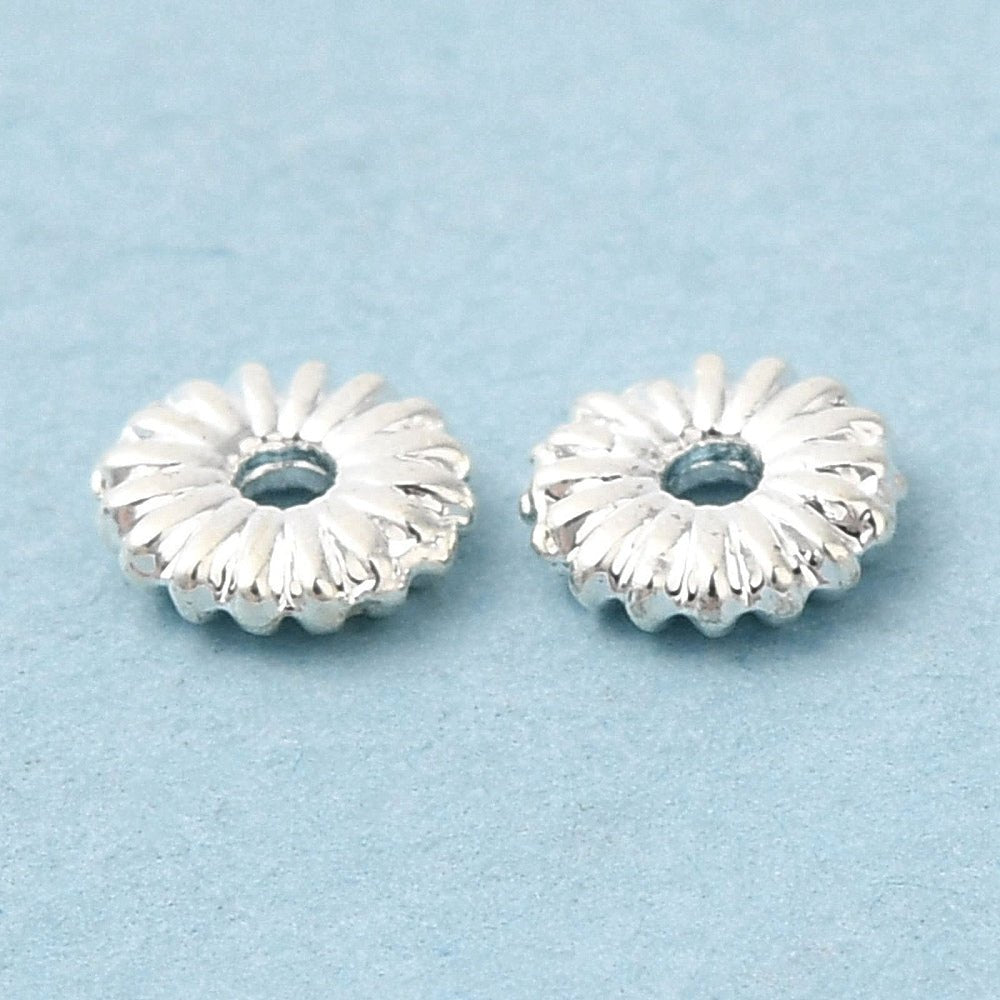 Blomster Mellemleds Perler – Langtidsholdbar Sølvbelagt Messing (4x1mm) 10 Stk - Uniq Perler - 119089