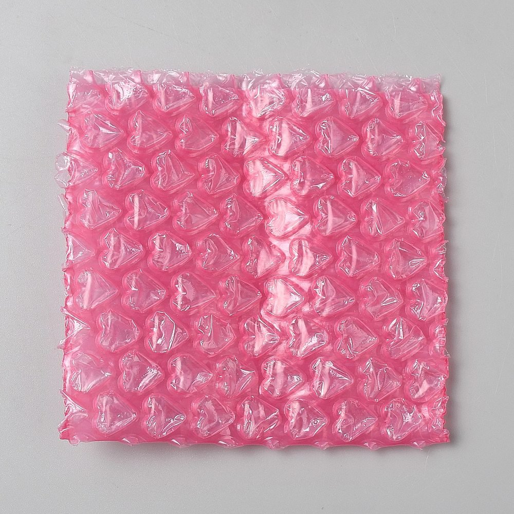 Bobleplast Med Hjerter – Cerise, Firkantet (10x10,5x0,5cm) 50 stk. - Uniq Perler - 124289
