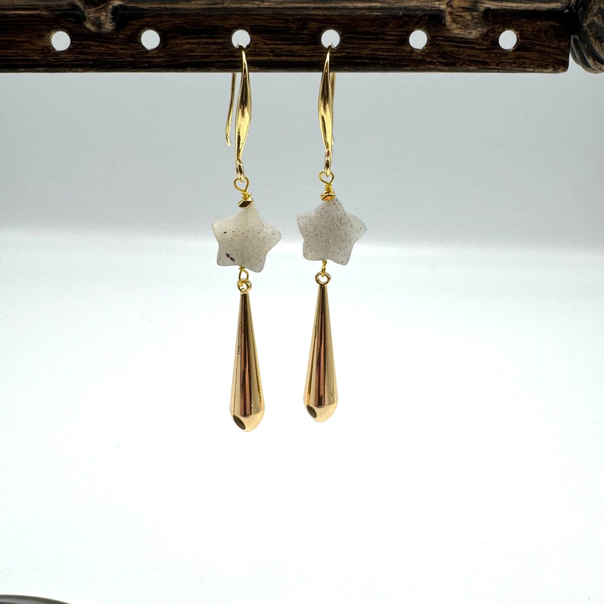 Dråbeformet Vedhæng, Forgyldt, 27x6mm, 2 stk. - Uniq Perler - 113160