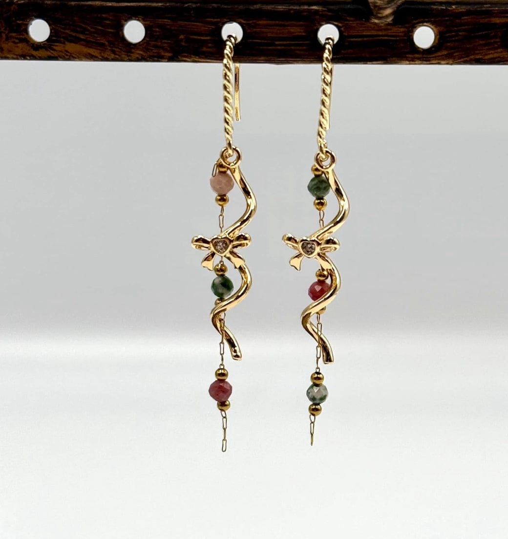 Enkel Ørekroge Med Snoninger, 14K Forgyldt,( 17x9mm) - Uniq Perler - 17373