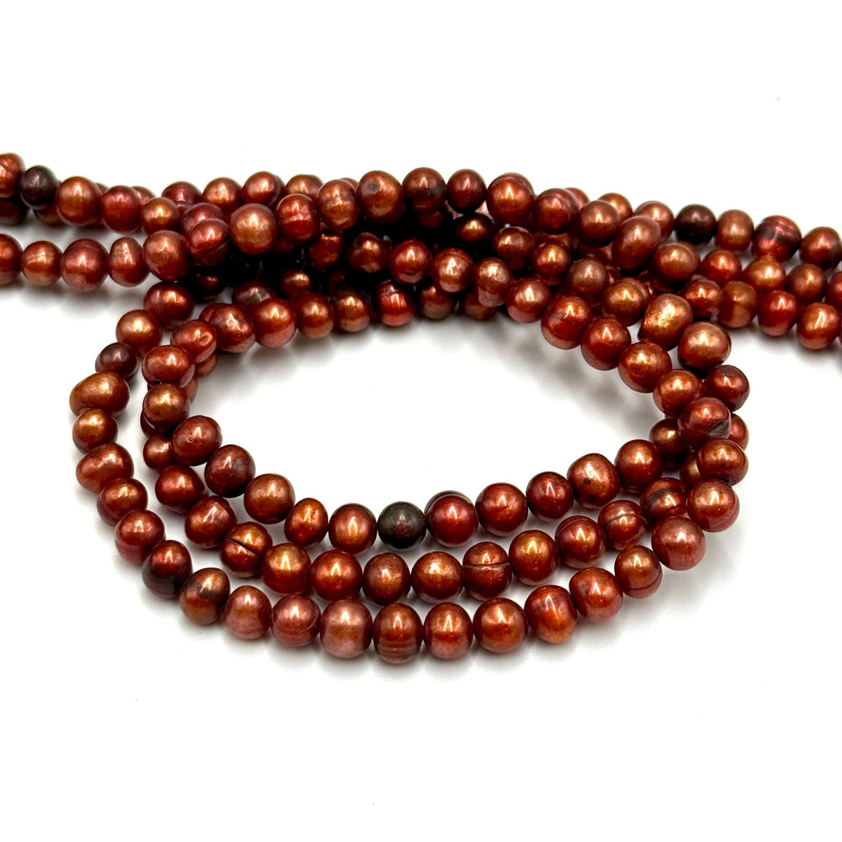 Farvet Ferskvandsperler, Bronze, 5 - 6mm - Uniq Perler - 251027