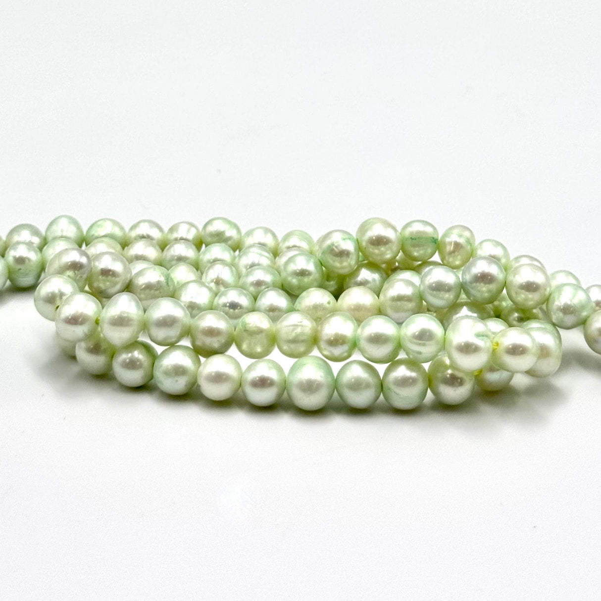 Farvet Ferskvandsperler, Lys Grøn, 5 - 6mm - Uniq Perler - 741122