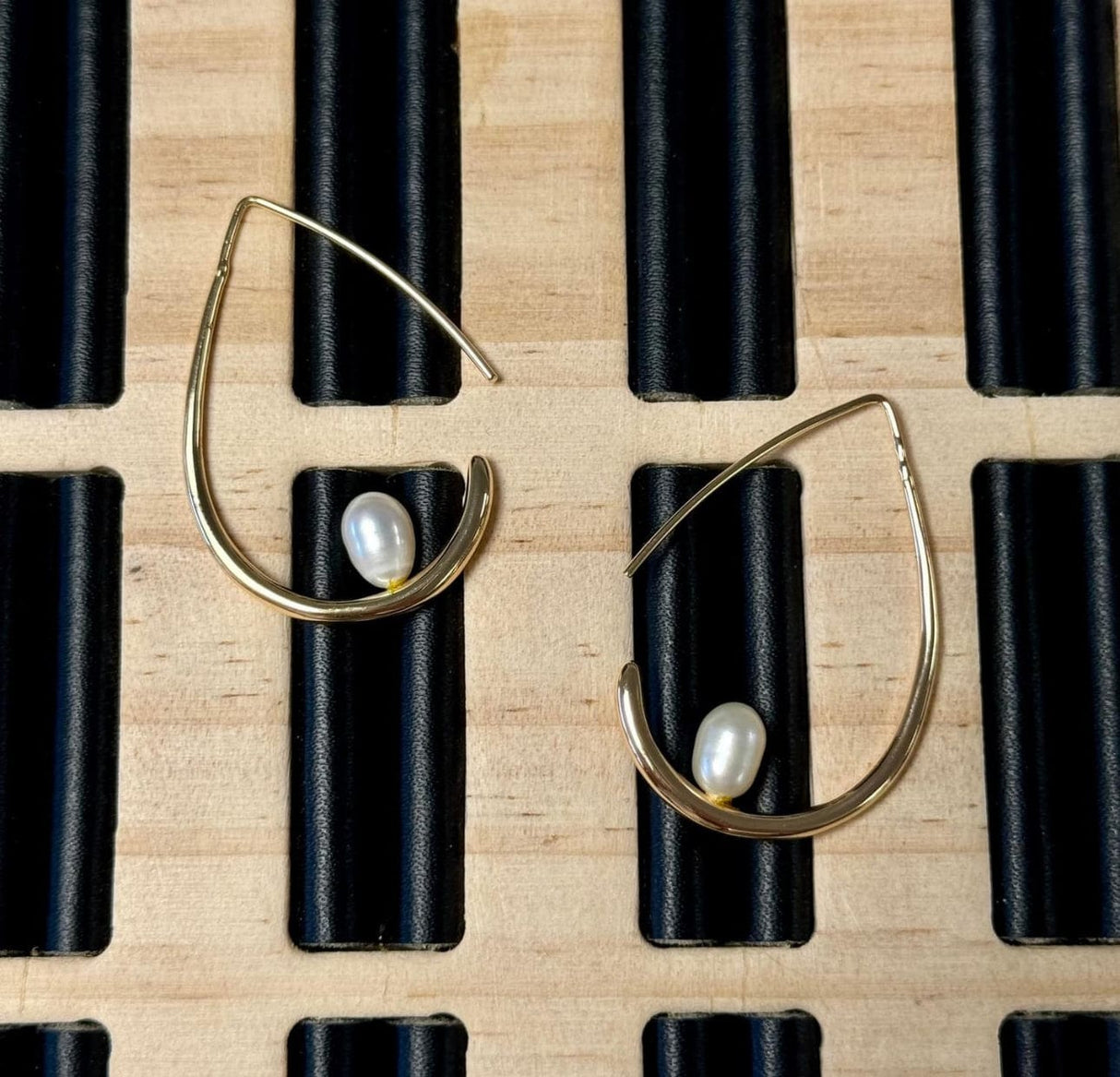 Ferskvandsperle, Topboret/Anboret, (6 - 8mm) - Uniq Perler - 11071