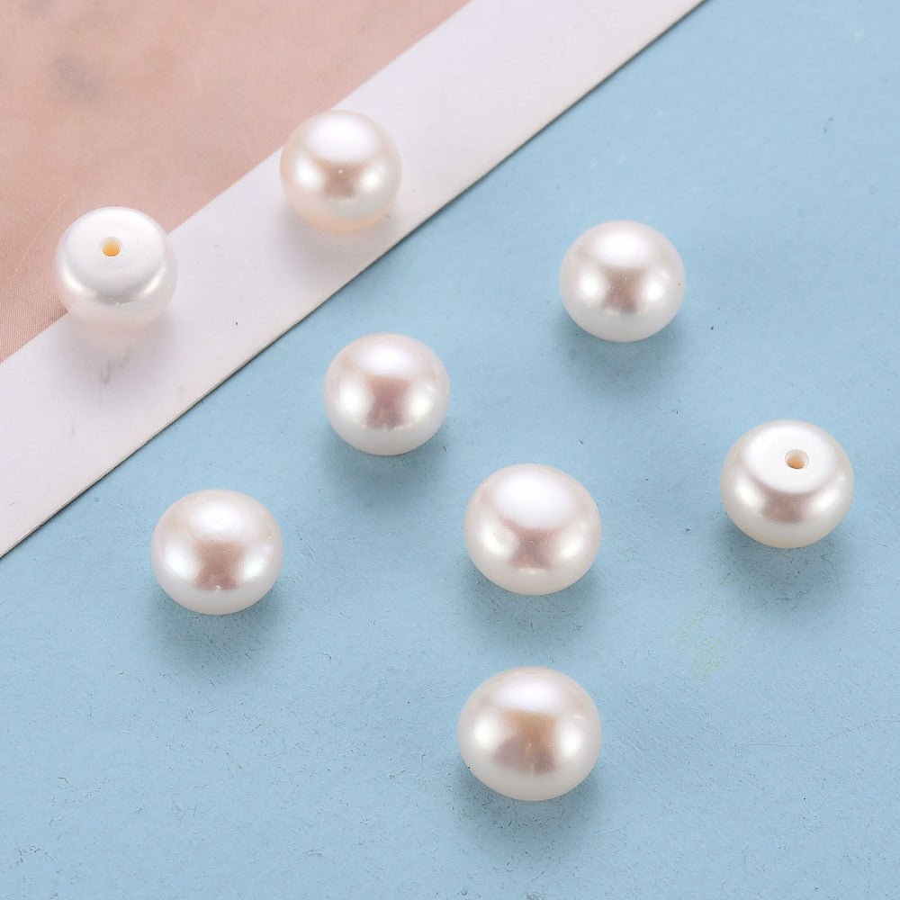 Ferskvandsperler – Halvborede, Halvrunde, Hvide (8~8,5x6mm) 2 stk. - Uniq Perler - 123062