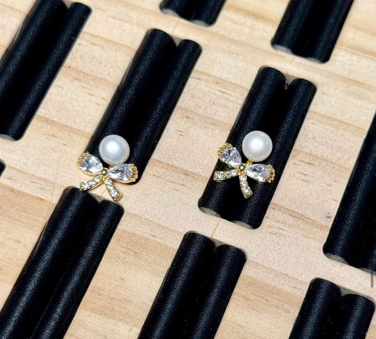 Ferskvandsperler, Topboret/Anboret, 6 - 7mm, (2 Stk) - Uniq Perler - 579367