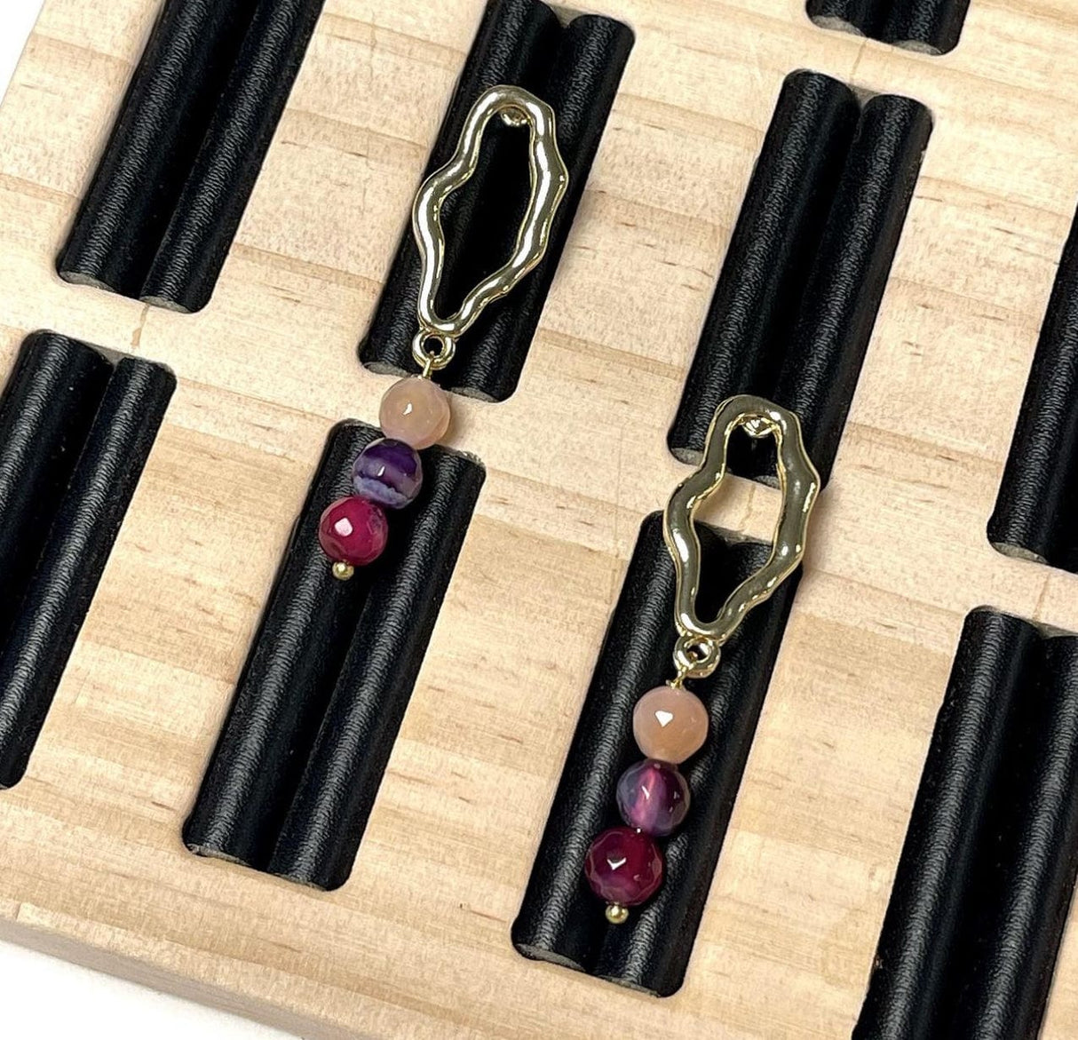 Forgyldte Ørestikkere, Organisk Look, (26x12mm) - Uniq Perler - 111409