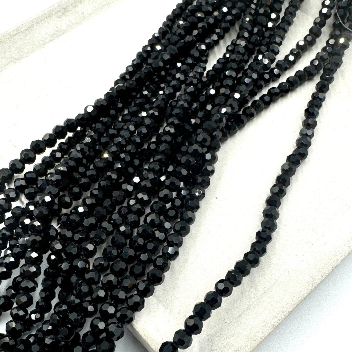 Glasperler, Sort, Kantet, Facetteret, 4mm - Uniq Perler - 112662