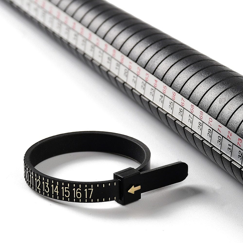Komplet Ringmåler Sæt – Mandrel og Størrelsesringe I Sort Plast - Uniq Perler - 1111490030
