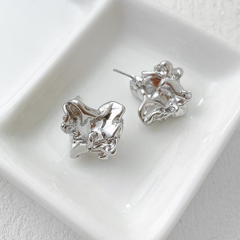 Krøllet Ørestikkere, Platin Farvet Messing, (18mm) - Uniq Perler - 111520