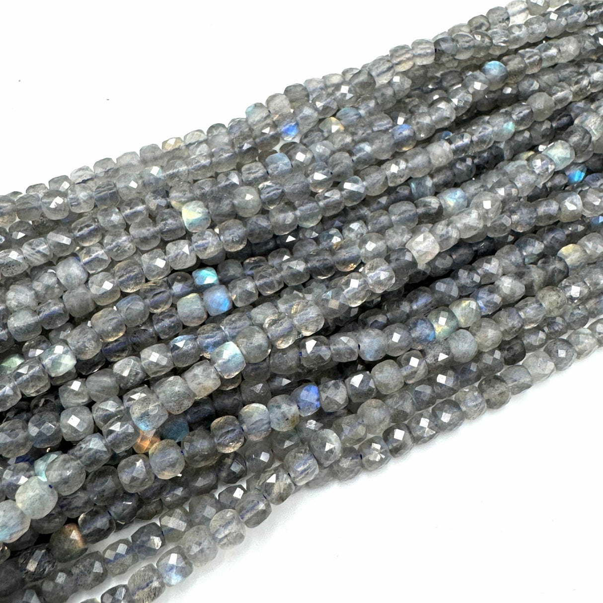Labradorit Perler – Kubeformet Grade A (4x4 mm) - Uniq Perler - 725799