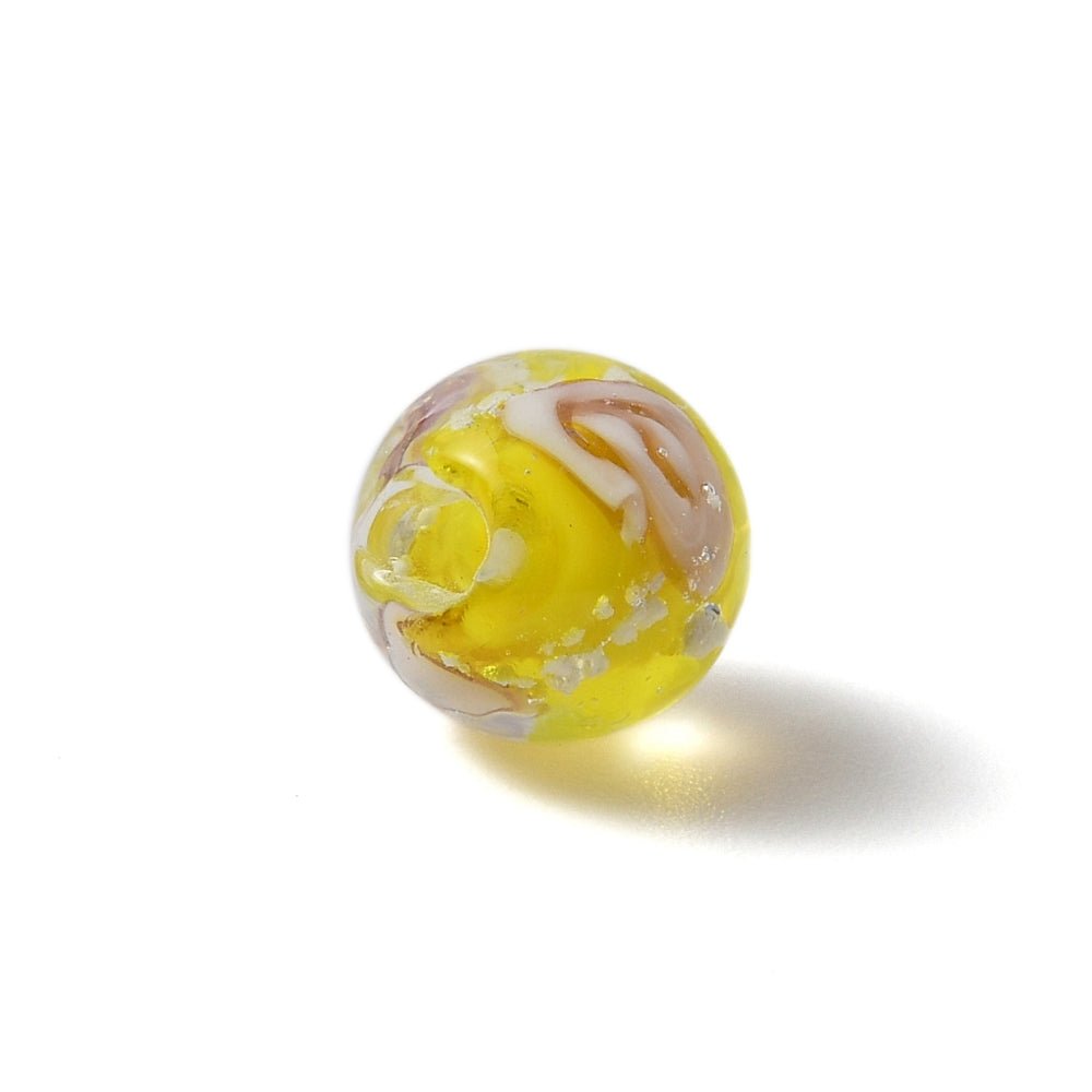 Lampwork glassperler – Gul med sølvfolie og blomst, runde (7,5 mm) 4 stk.