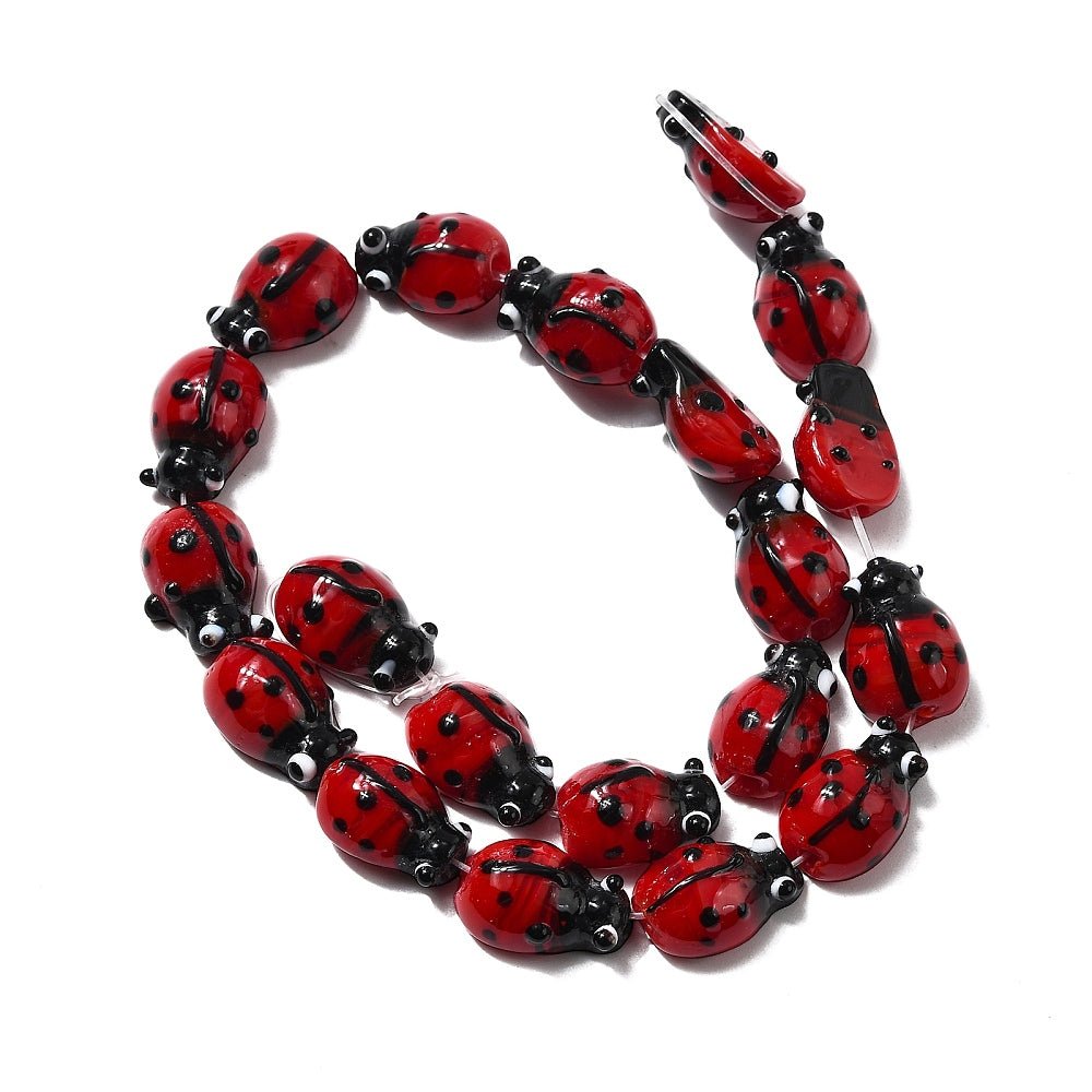 Lampwork Glasperler – Mariehøne, Rød (Ca. 10.5–14mm, 20 stk pr. streng) - Uniq Perler -