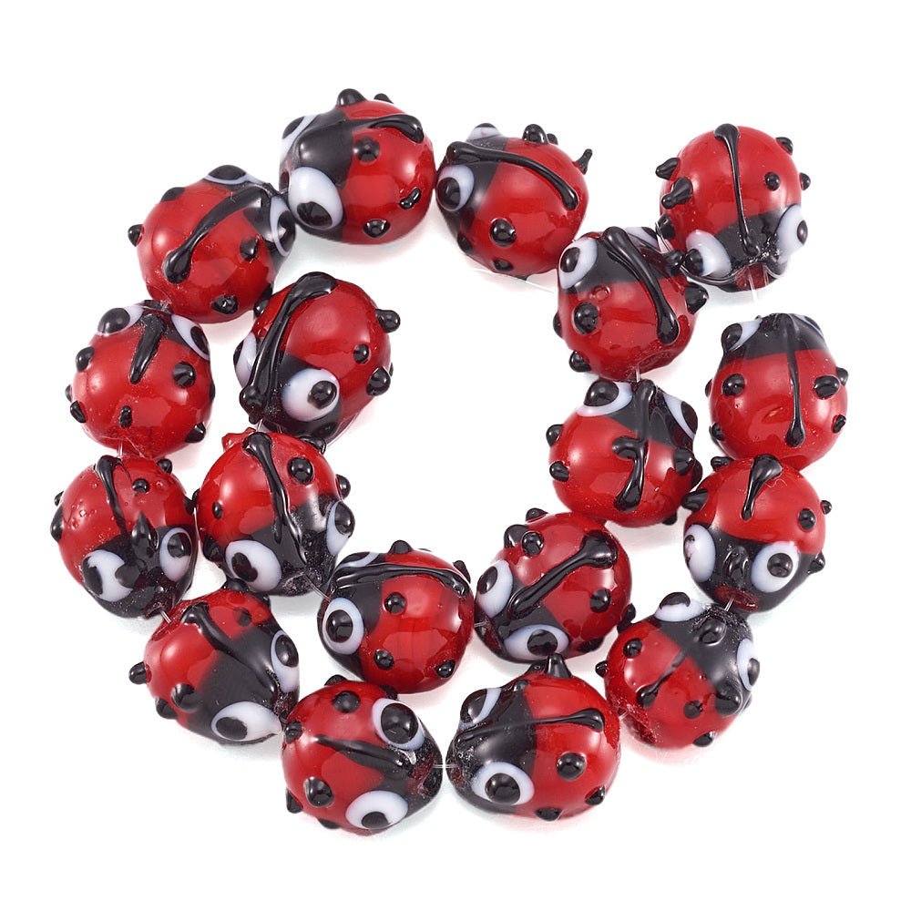 Lampwork Glasperler – Mariehøne, Rød (Ca. 10.5–14mm, 20 stk pr. streng) - Uniq Perler -