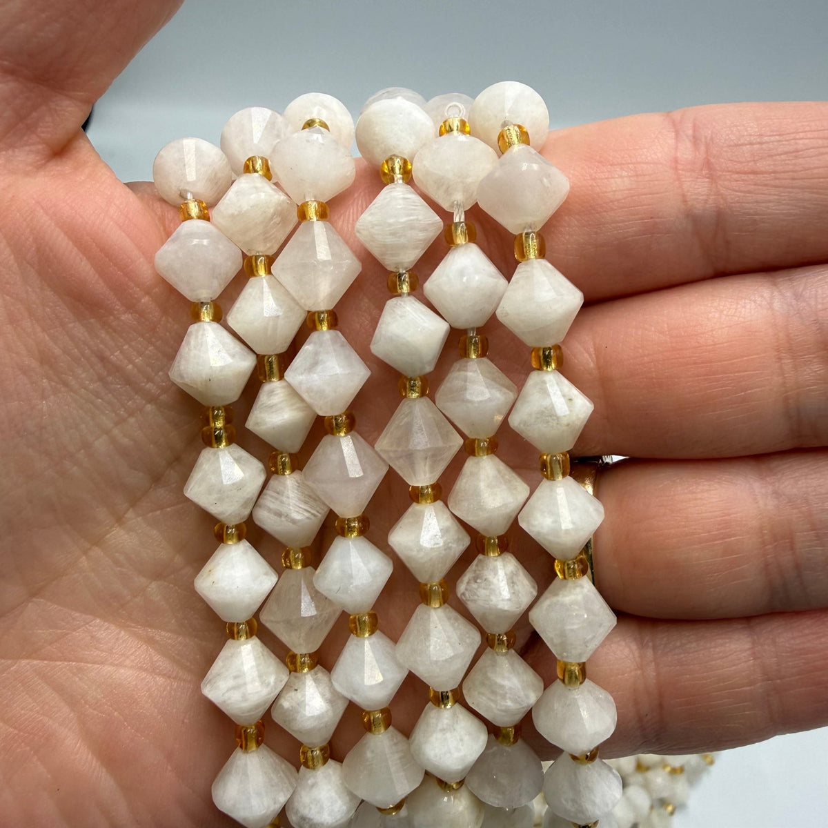Månesten Perler – Bicone, Grade A (8mm) - Uniq Perler - 125584