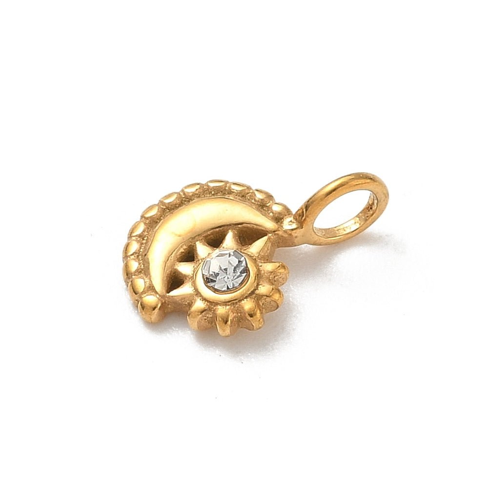 Måne Vedhæng med Rhinsten – Forgyldt Stål (13x9x4.5mm) - Uniq Perler -