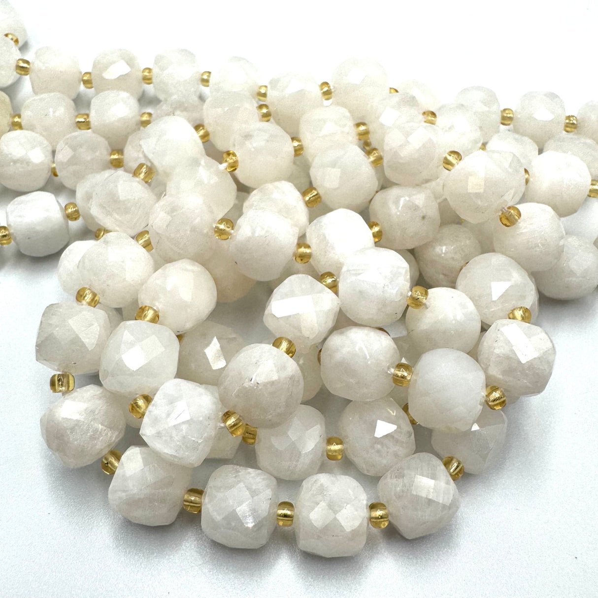 Månesten – Kubeformet Natursten (8mm) - Uniq Perler - 561256