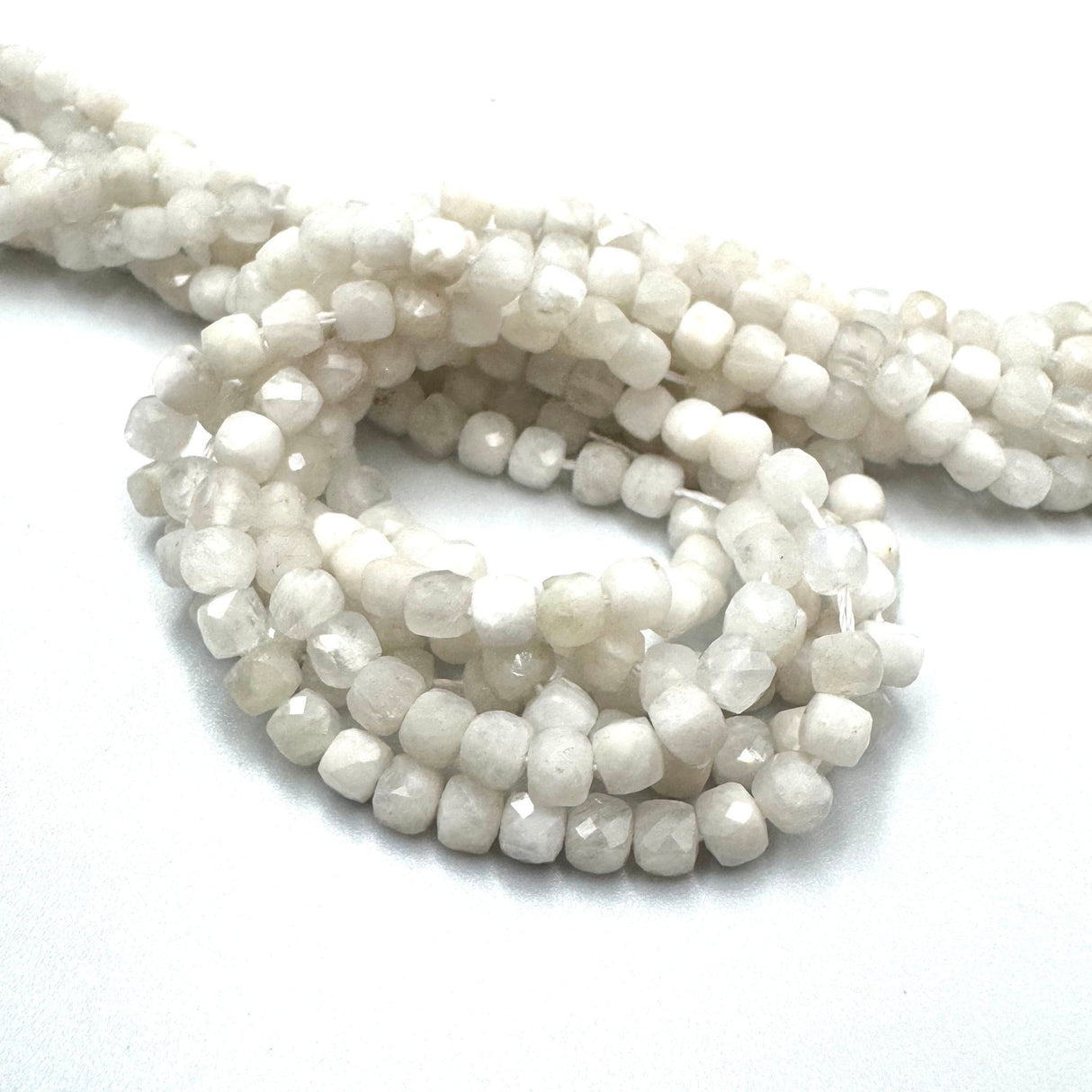 Månesten Perler – Kubeformet (4x4mm, Grade A) - Uniq Perler - 445445