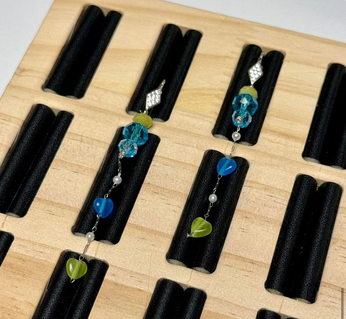 Ørekroge Med Zirkonia Sten, Harlekin Formet, ( 16,5x4,5mm) - Uniq Perler - 111669