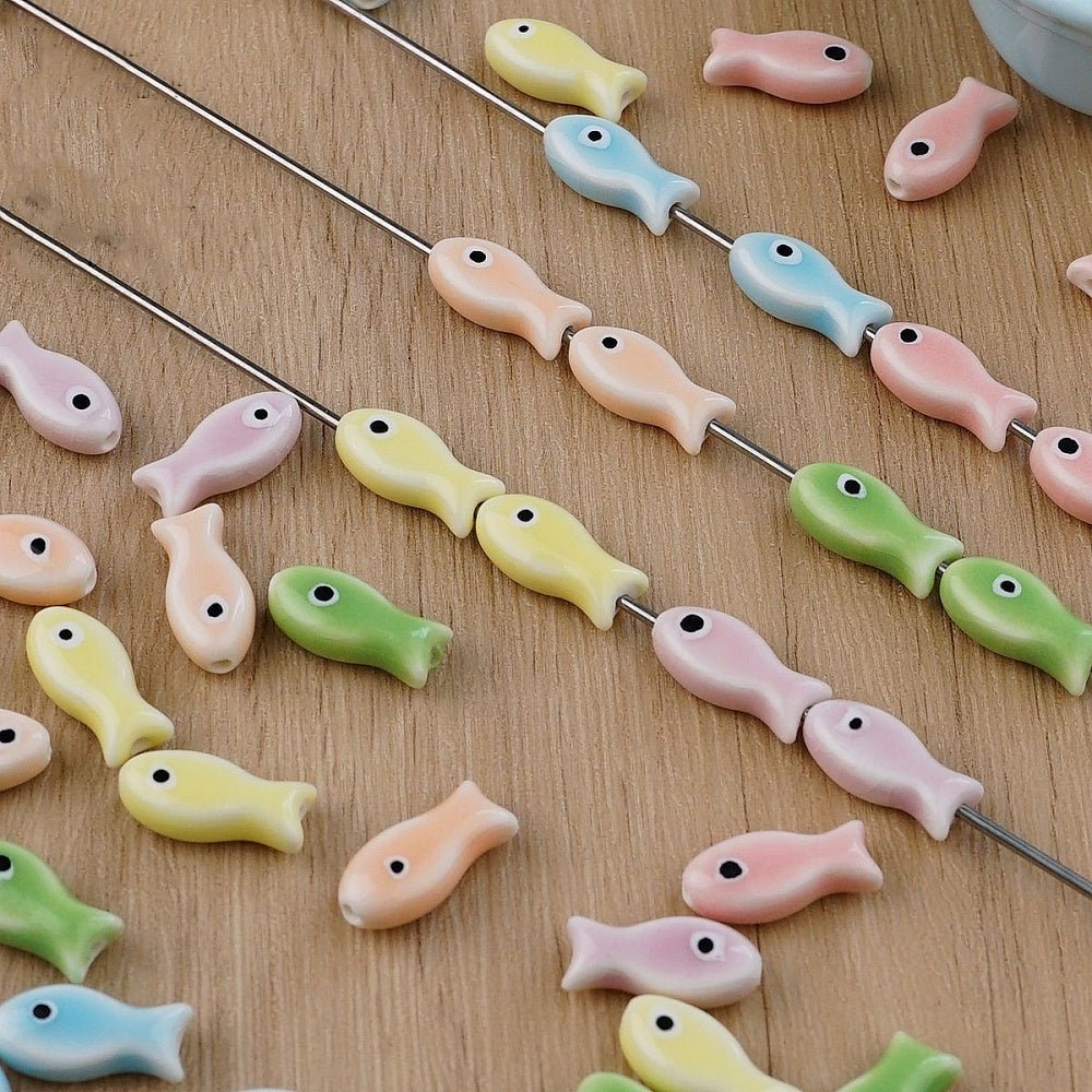 Porcelænsperler – Håndlavede Fisk (9x20x6mm) 8 stk. - Uniq Perler -