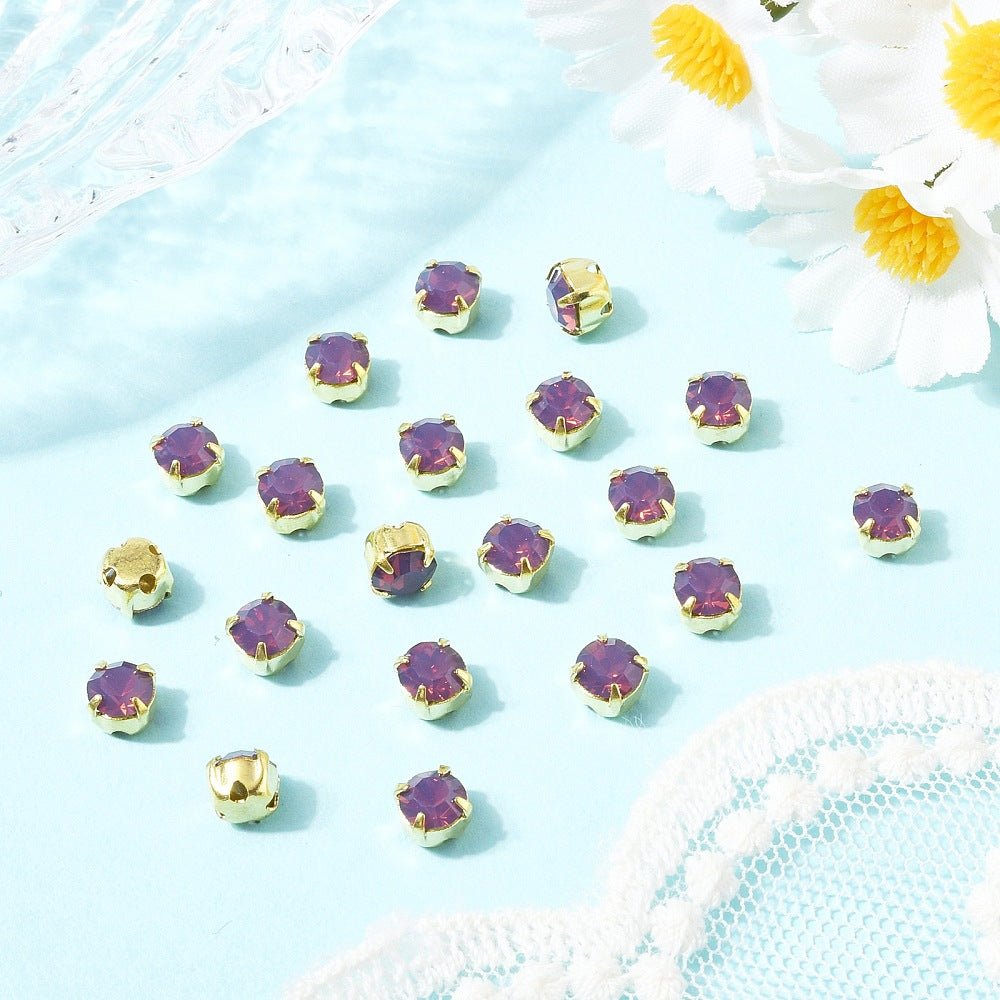 Preciosa Crystal Chaton Med Fatning – Amethyst Opal, Forgyldt Messing (4,4~4,6mm) 6 stk. - Uniq Perler - 122963