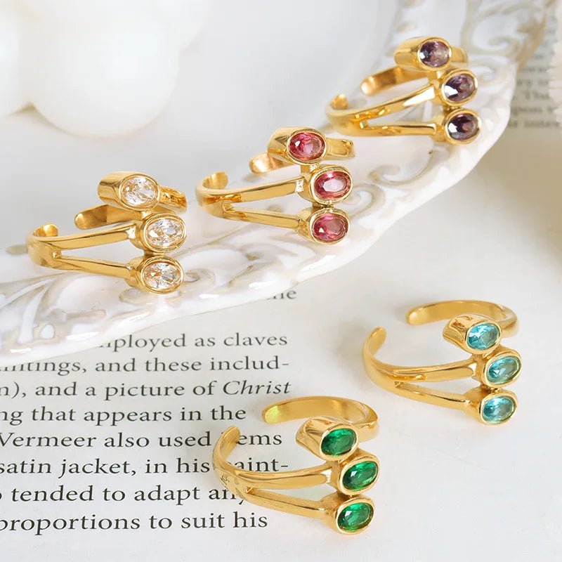 Regulerbar Ring i Vandfast Forgyldt Stål med Klare Zirkonia (16–19mm) - Uniq Perler -