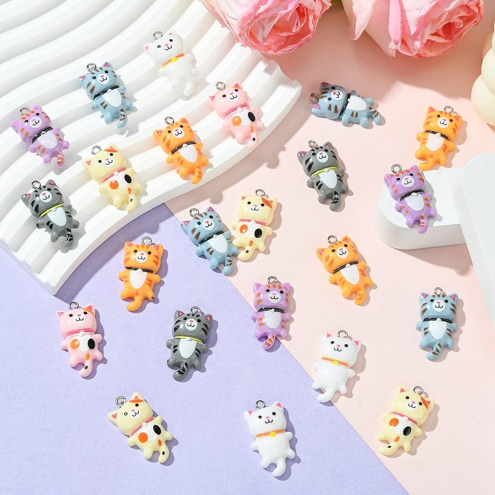 Resin Katte Vedhæng, Farve Mix, 28x15x7mm, (35 stk.) - Uniq Perler - 805856