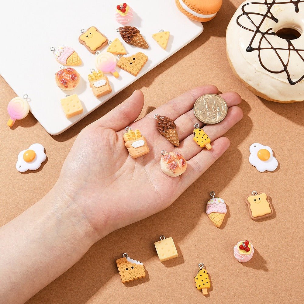 Resin Mad Vedhæng – Farve Mix (4,5 - 22mm) 24 stk - Uniq Perler - 117474