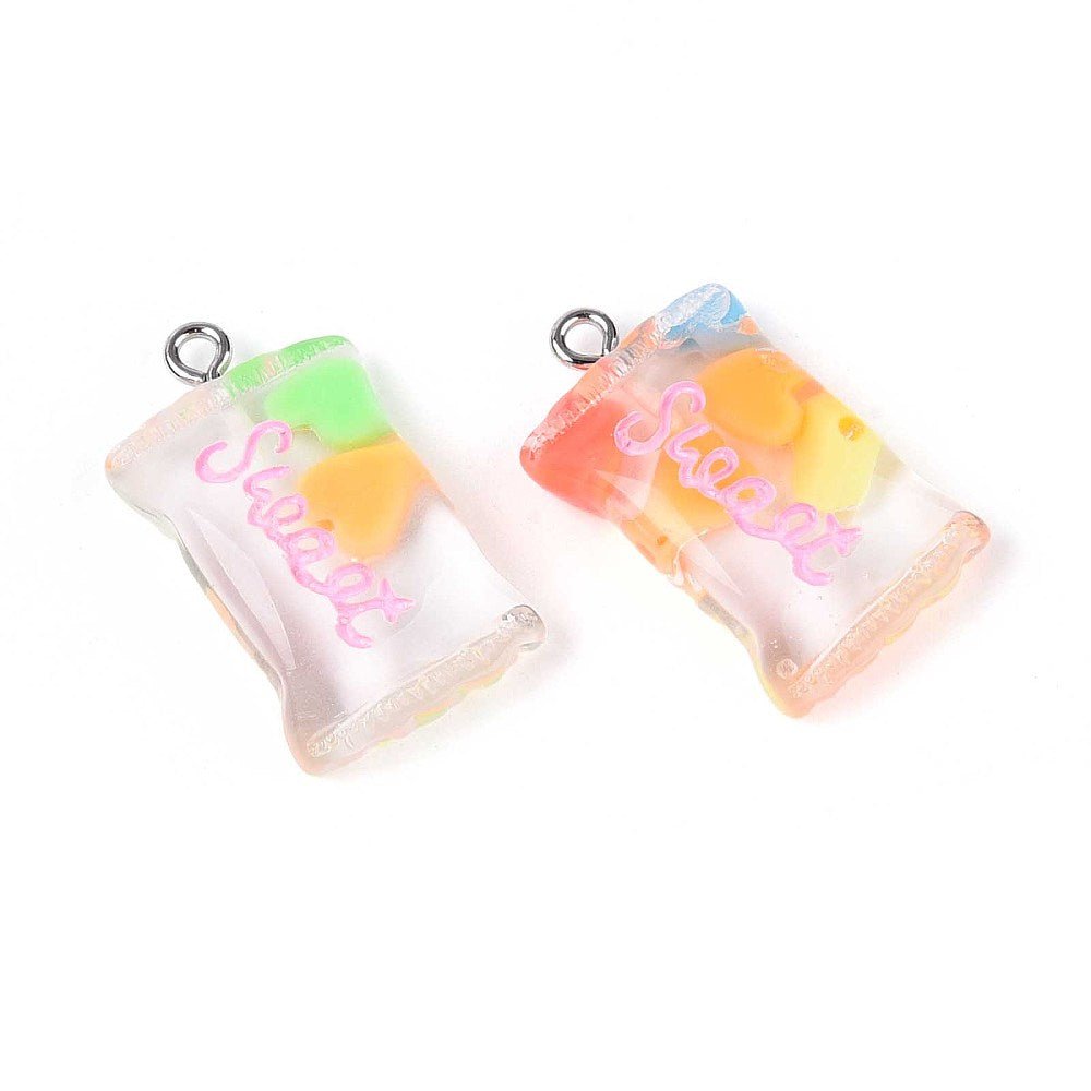 Slik Pose Vedhæng – Resin Mix (27.5–29mm, 8 stk) - Uniq Perler - 117764