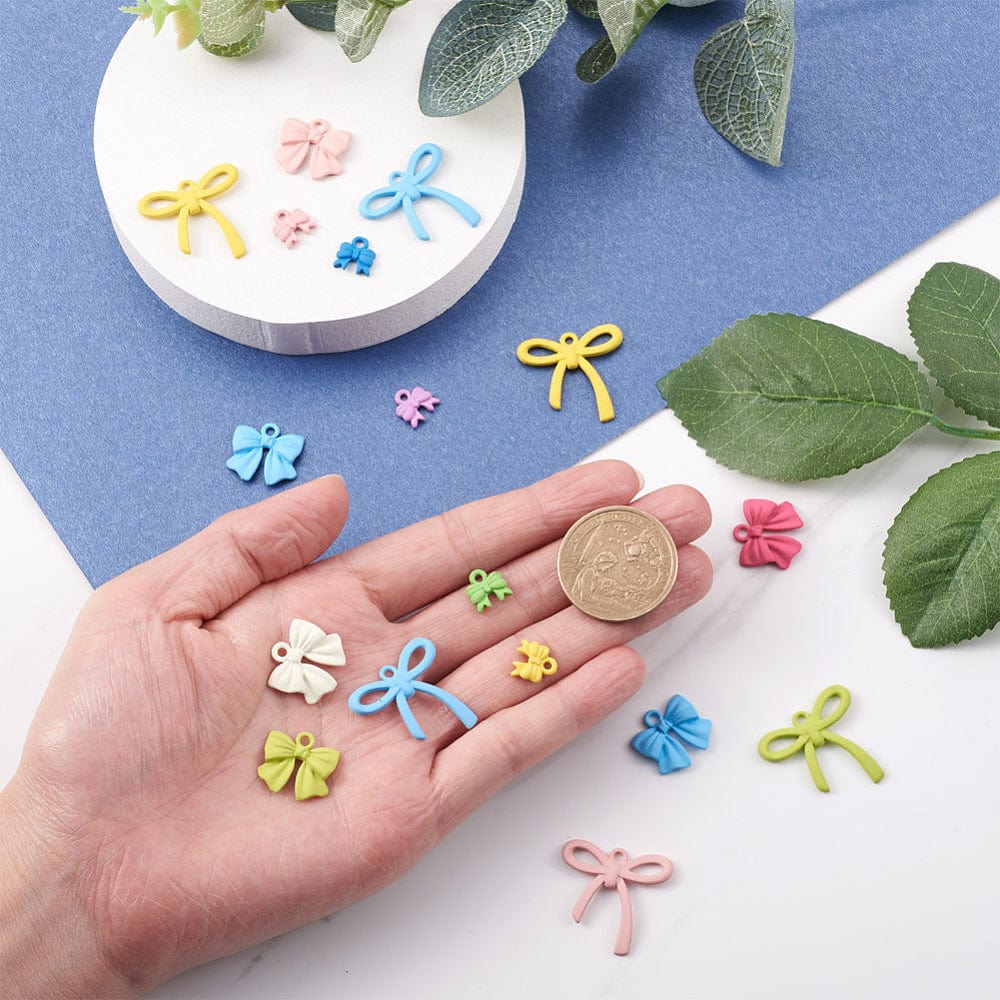 Sløjfe Vedhæng I Assorteret Størrelser Og Farver - Uniq Perler - 111493