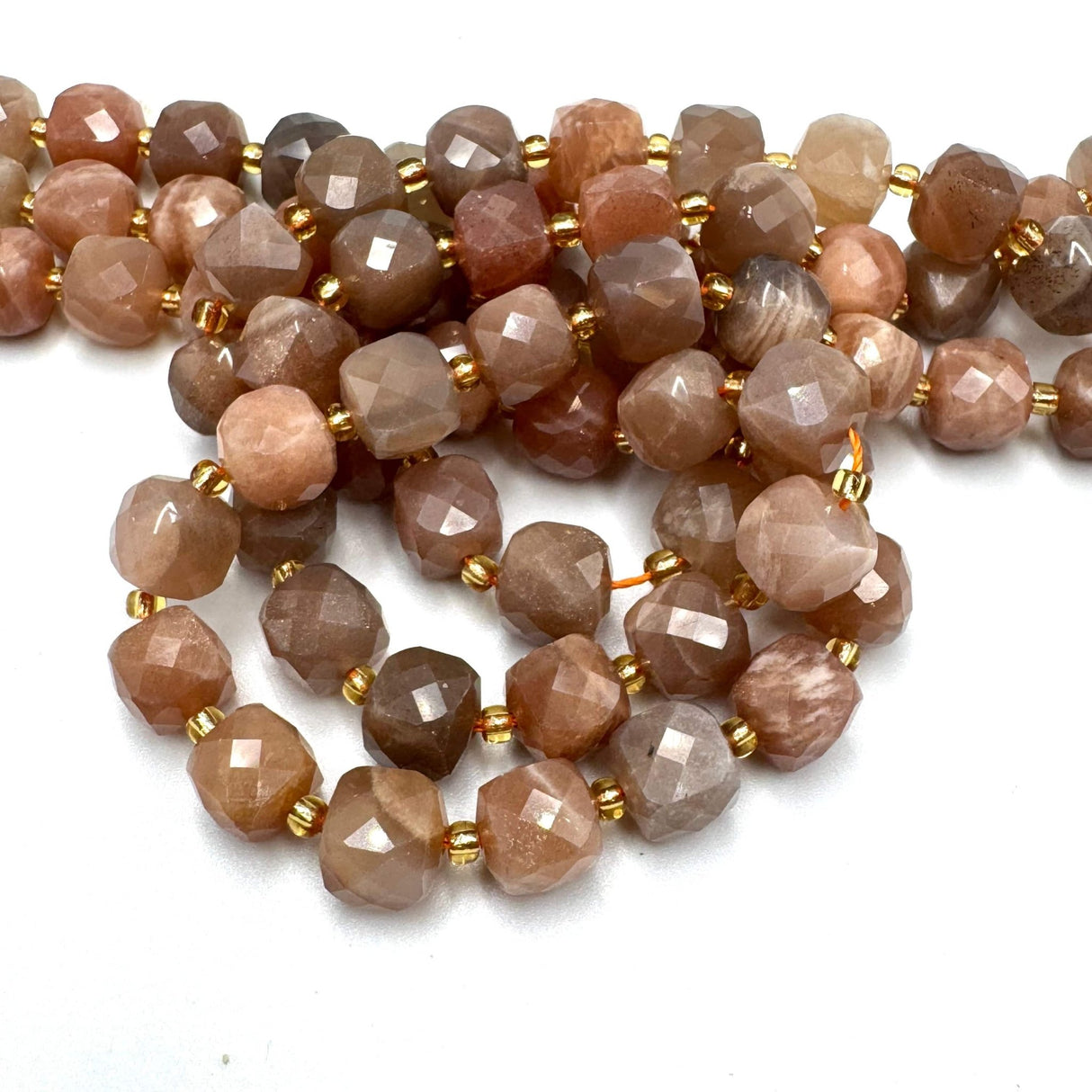 Solsten – Kubeformet Natursten (8 mm) - Uniq Perler - 74577