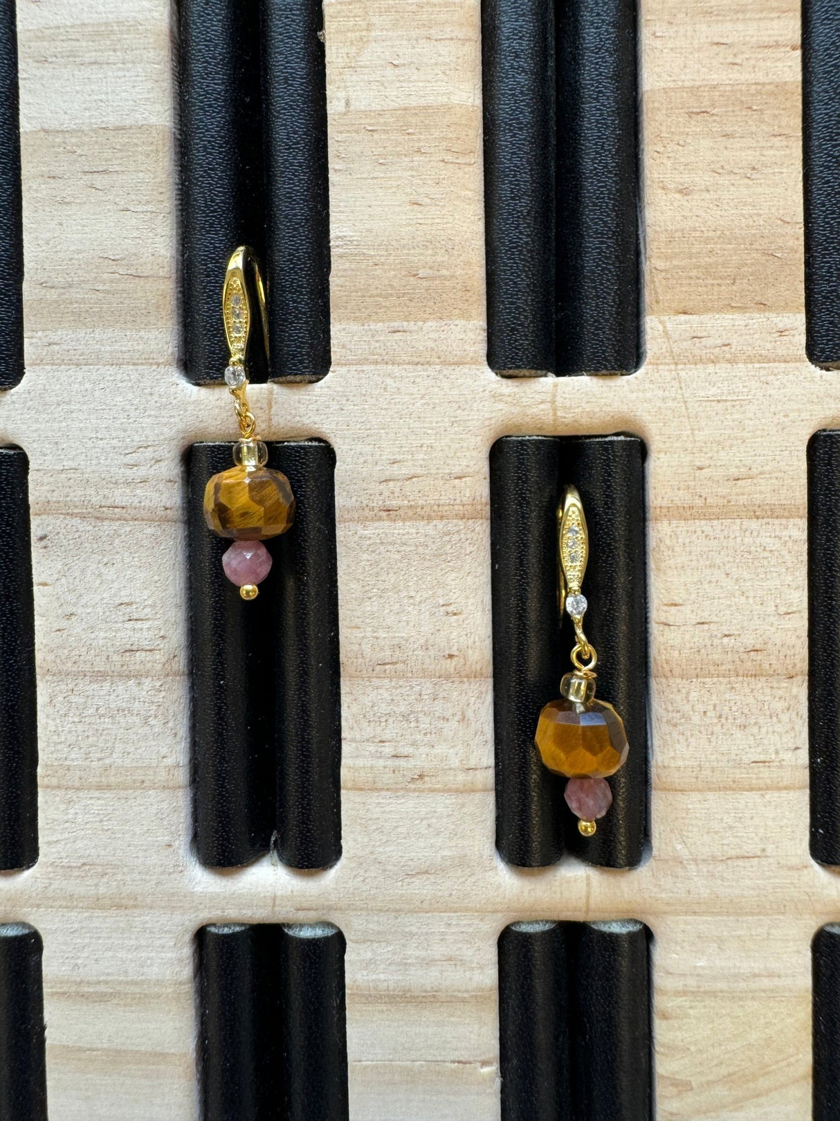 Tigerøje Sten – Mange Facetteret, Rondel Form (8x5 - 6mm) - Uniq Perler - 111697