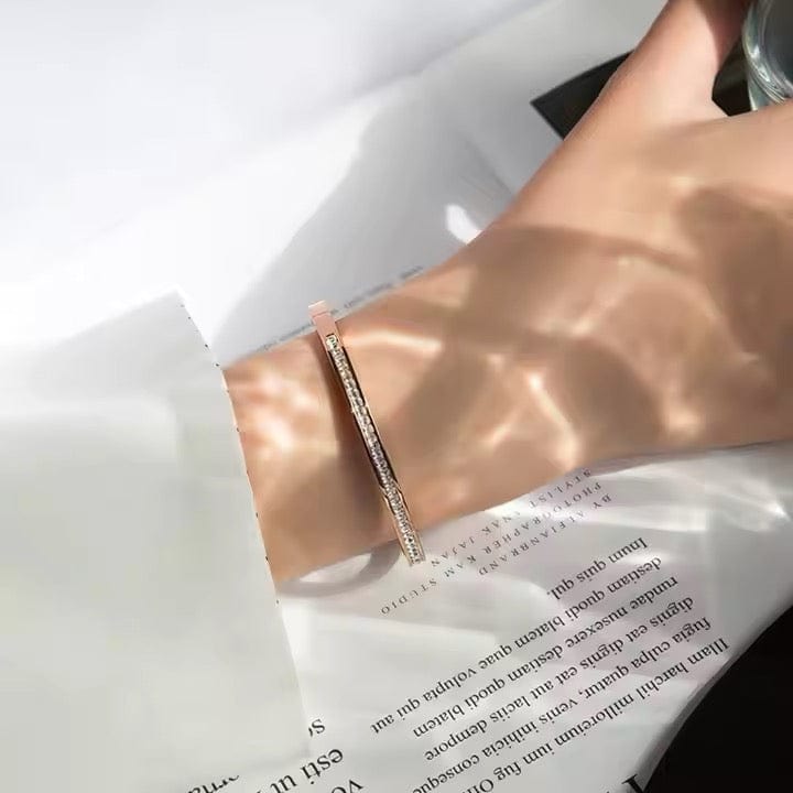 Vandfast Armbånd – Bangle ovalt, Forsølvet stål og zirkonia sten. - Uniq Perler - 64478