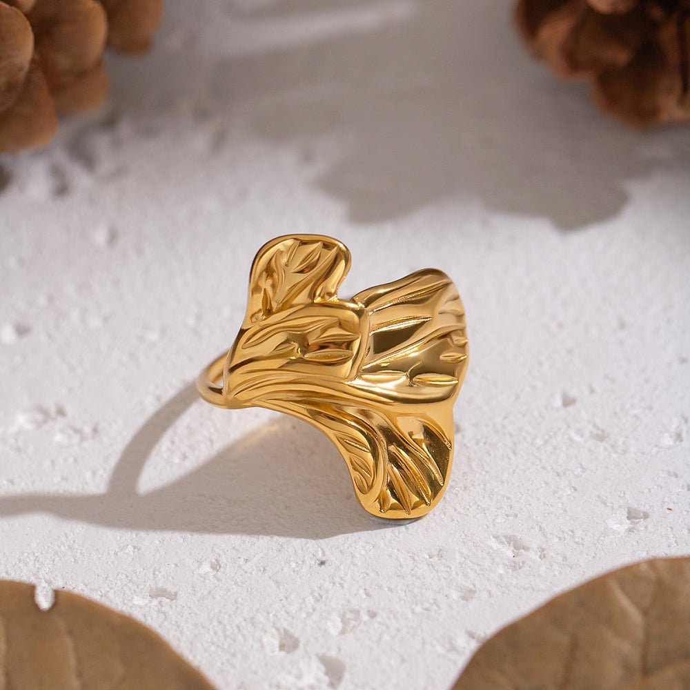 Vandfast Blad Fingerring - 18K Forgyldt Stål (17mm) - Uniq Perler -