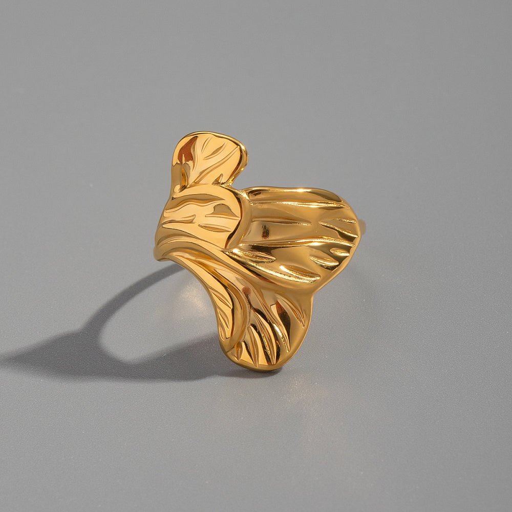 Vandfast Blad Fingerring - 18K Forgyldt Stål (17mm) - Uniq Perler -