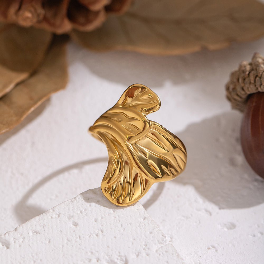 Vandfast Blad Fingerring - 18K Forgyldt Stål (17mm) - Uniq Perler -