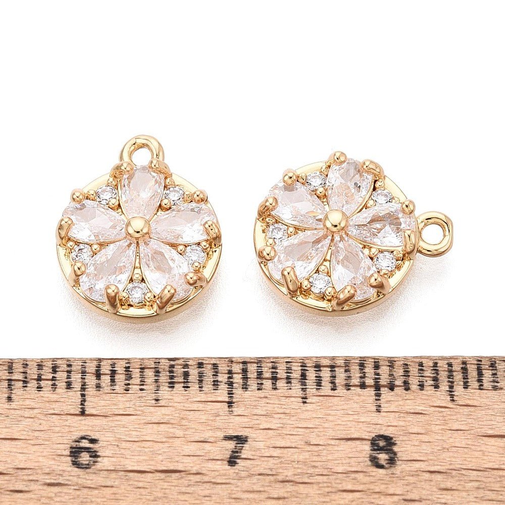 Vandfast Blomster Vedhæng Med Zirkonia – 18K Forgyldt Messing (14x11.5x4mm) - Uniq Perler - 118755
