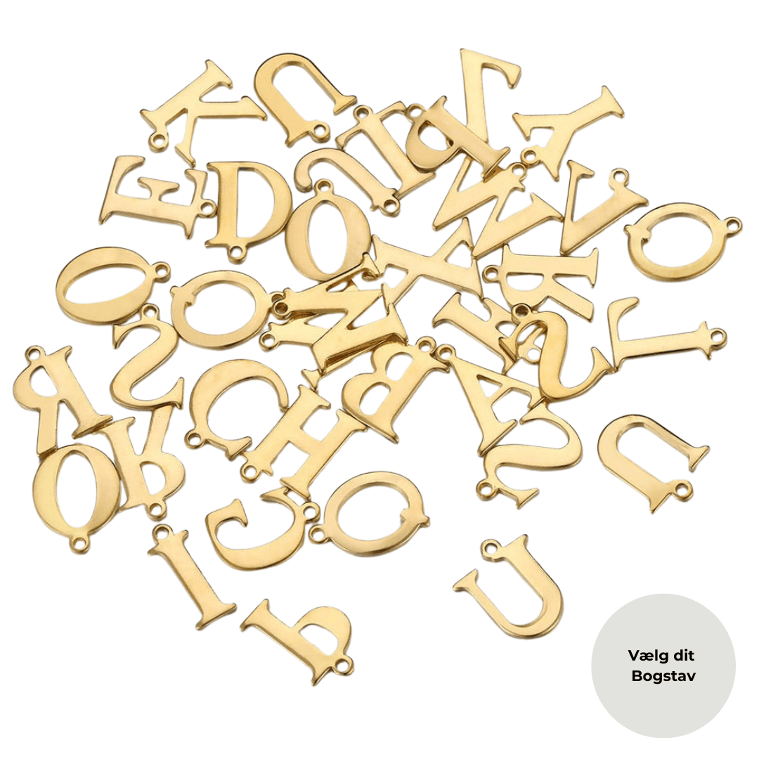 Vandfast Bogstav Vedhæng – Forgyldt Stål (12x7mm) - Uniq Perler - 112111