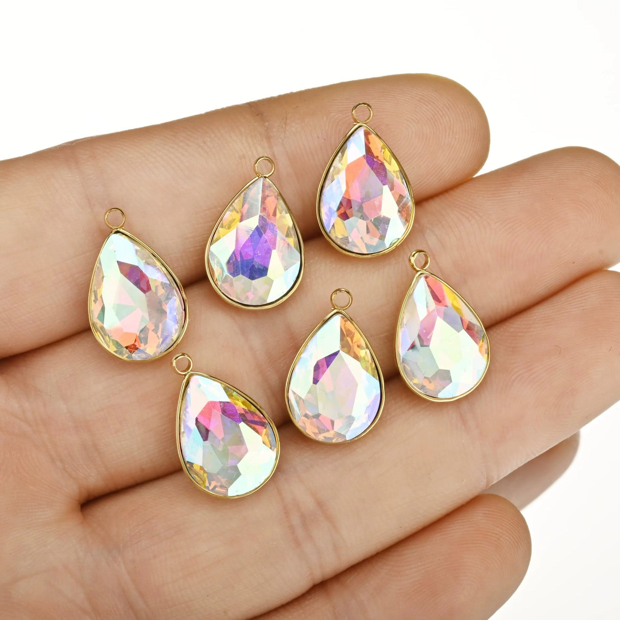 Vandfast Dråbe Vedhæng Med Kubisk Zirkonia, Forgyldt Stål, 16x11mm - Uniq Perler - 1233312