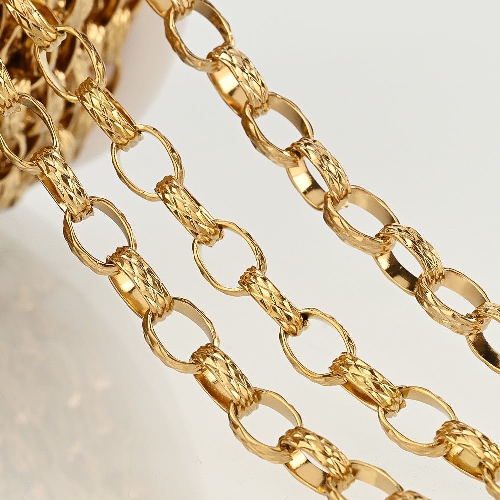 Vandfast Forgyldt Stål Kæde – Ovale Led med Diamant Mønster (7mm, 1 Meter) - Uniq Perler -