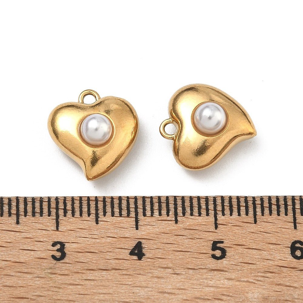Vandfast Hjerte Vedhæng med Perle –18K Forgyldt Stål (12,5x12x7mm) 2 stk. - Uniq Perler - 119966
