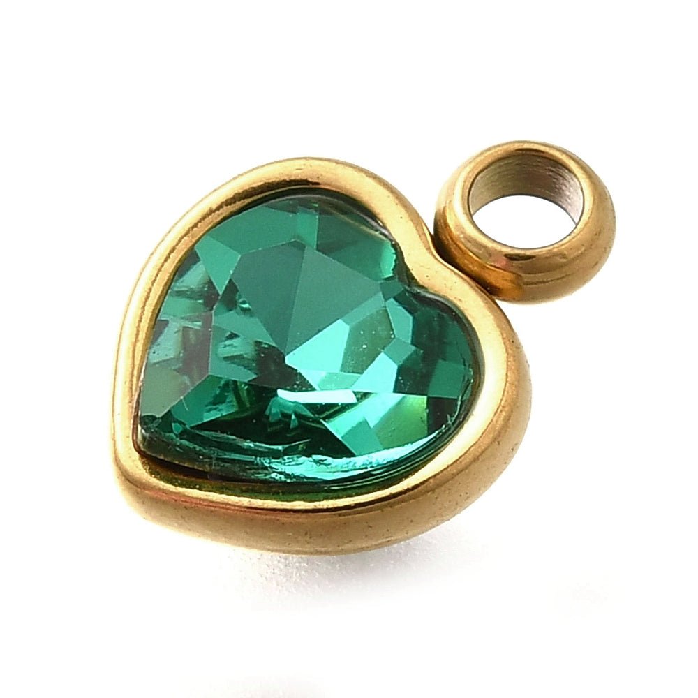 Vandfast Hjerte Vedhæng med Rhinsten – Forgyldt Stål, Grøn (9x6x4mm) 2 stk - Uniq Perler -