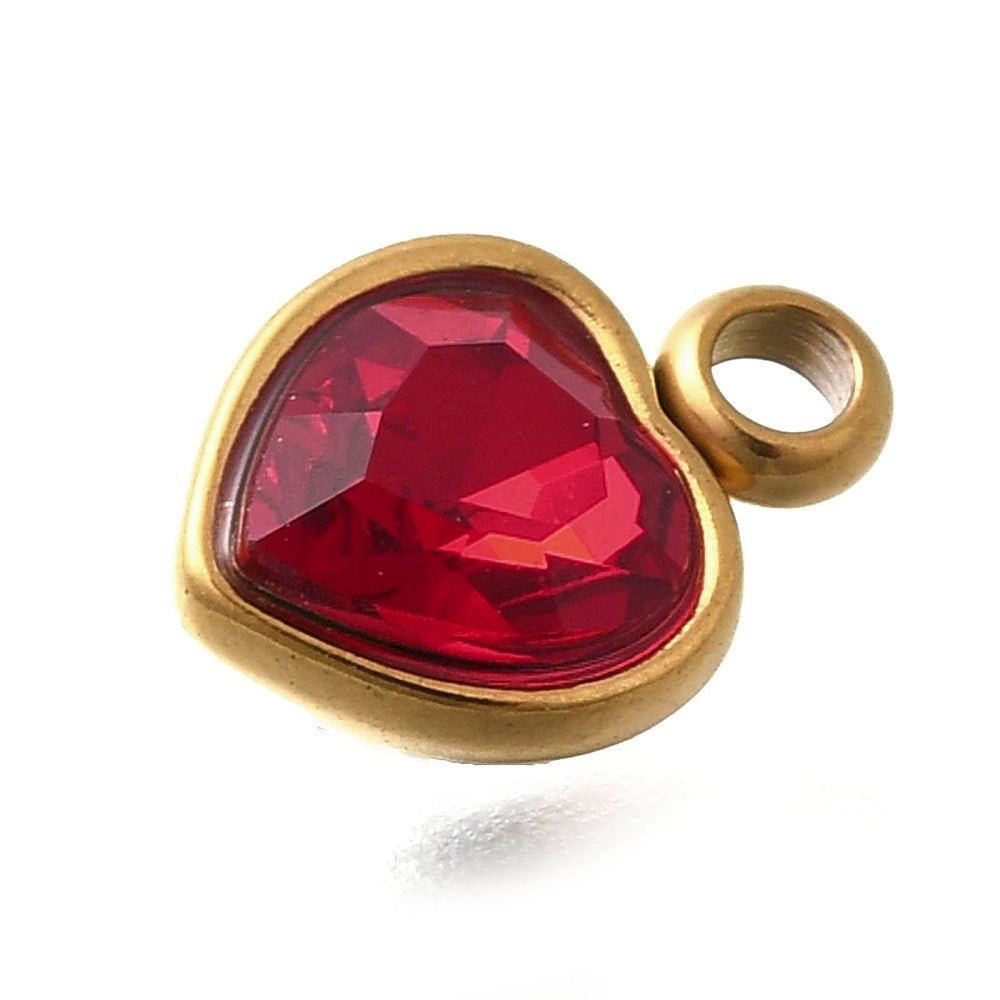 Vandfast Hjerte Vedhæng med Rhinsten – Forgyldt Stål, Rød (9x6x4mm) 2 stk - Uniq Perler -