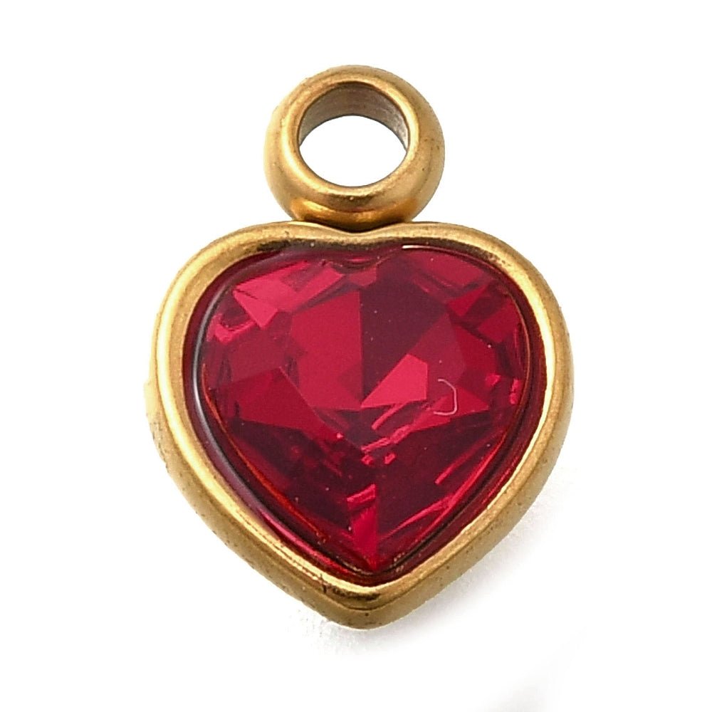 Vandfast Hjerte Vedhæng med Rhinsten – Forgyldt Stål, Rød (9x6x4mm) 2 stk - Uniq Perler -