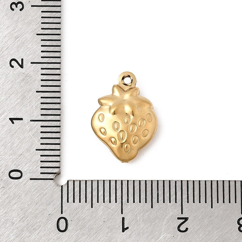 Vandfast Jordbær Vedhæng – 18K Forgyldt Stål (15,5x11x4mm) - Uniq Perler - 120705