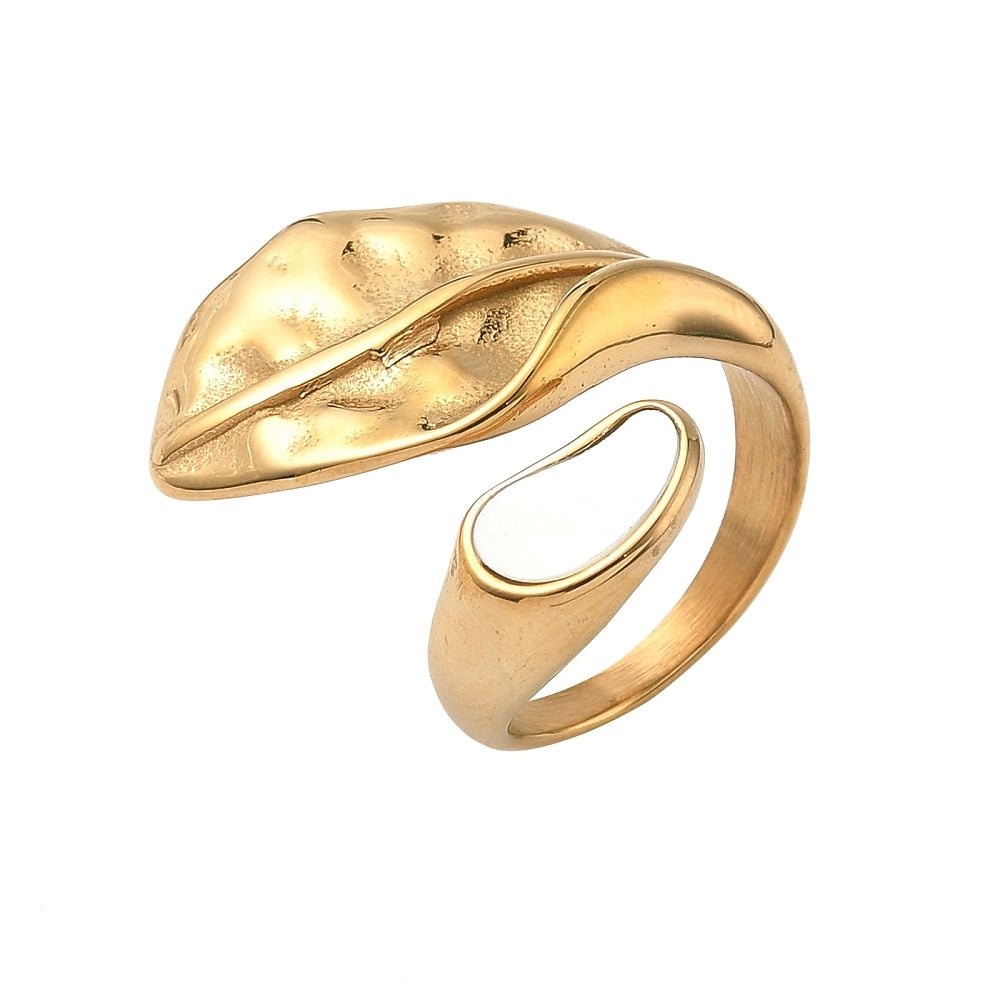 Vandfast Justerbar Ring Med Blad – 18K Forgyldt Stål (17,5mm) - Uniq Perler -